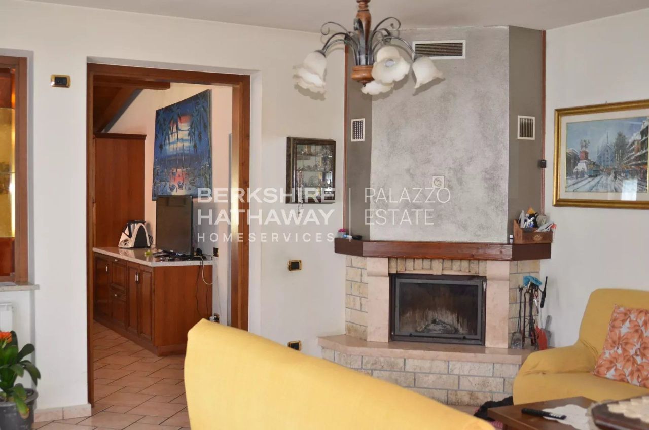 Вилла в Новаре, Италия, 319 м² - фото 8