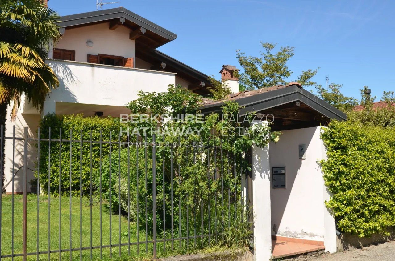 Вилла в Новаре, Италия, 319 м² - фото 2