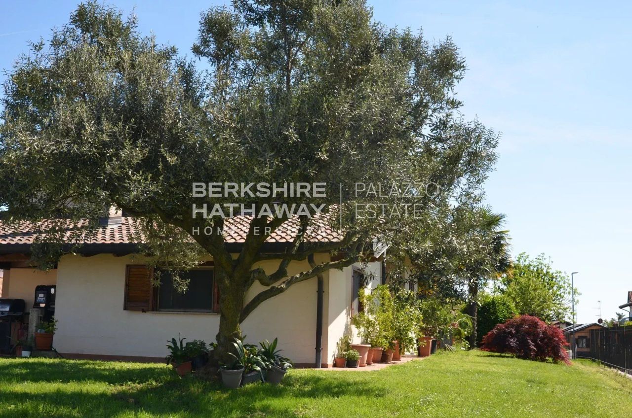 Вилла в Новаре, Италия, 319 м² - фото 3