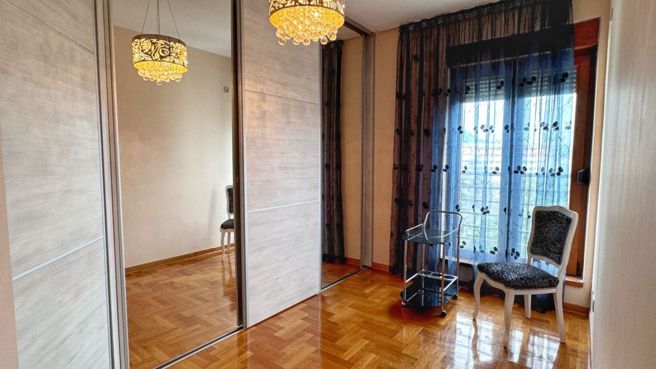 Коммерческая недвижимость в Баре, Черногория, 115 м² - фото 1