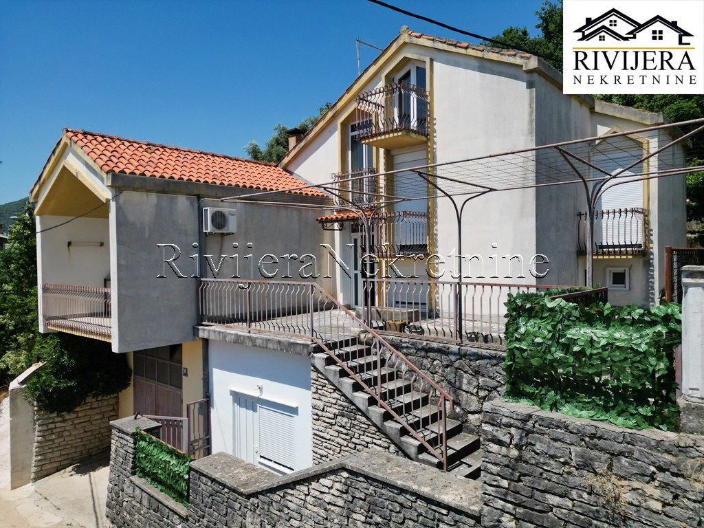 Дом в Херцег-Нови, Черногория, 220 м² - фото 1