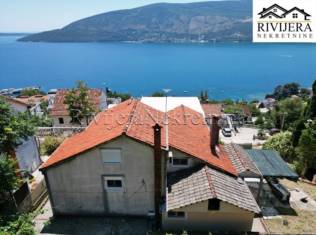 Дом в Херцег-Нови, Черногория, 220 м² - фото 2