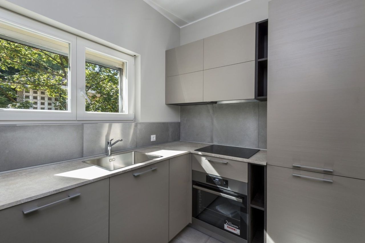 Квартира в Кампионе-д'Италия, Италия, 88 м² - фото 8