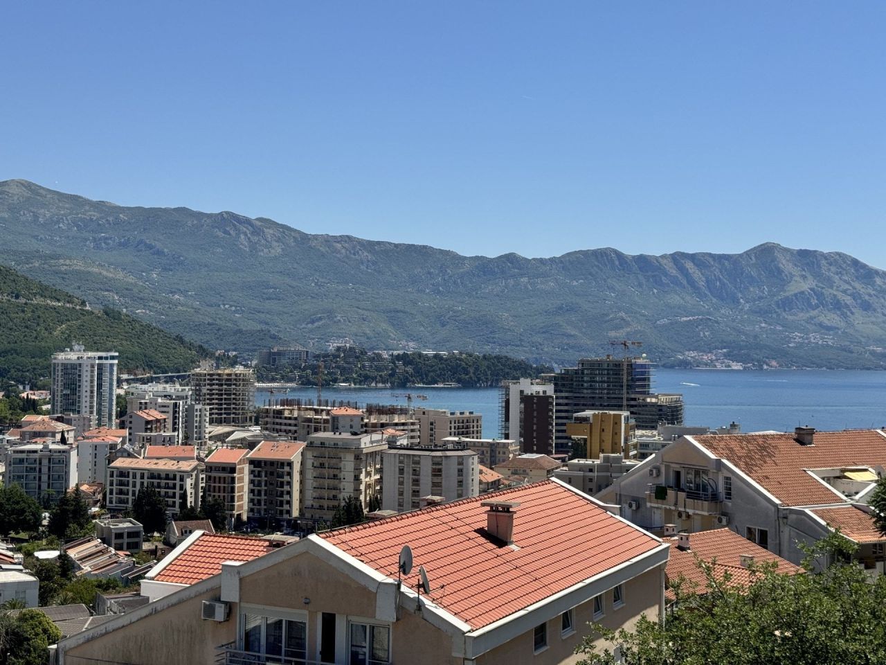 Квартира в Будве, Черногория, 75 м² - фото 2