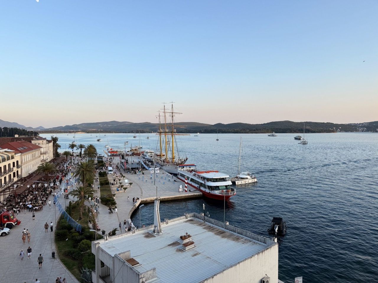 Квартира в Тивате, Черногория, 135 м² - фото 15