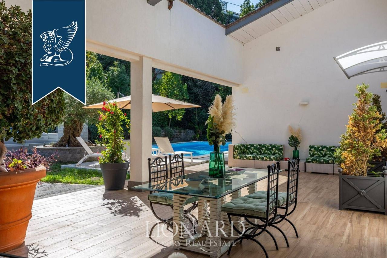 Вилла в Риме, Италия, 1 000 м² - фото 2