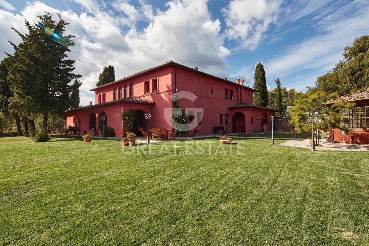 Дом Monte San Savino, Италия, 823.5 м² - фото 1