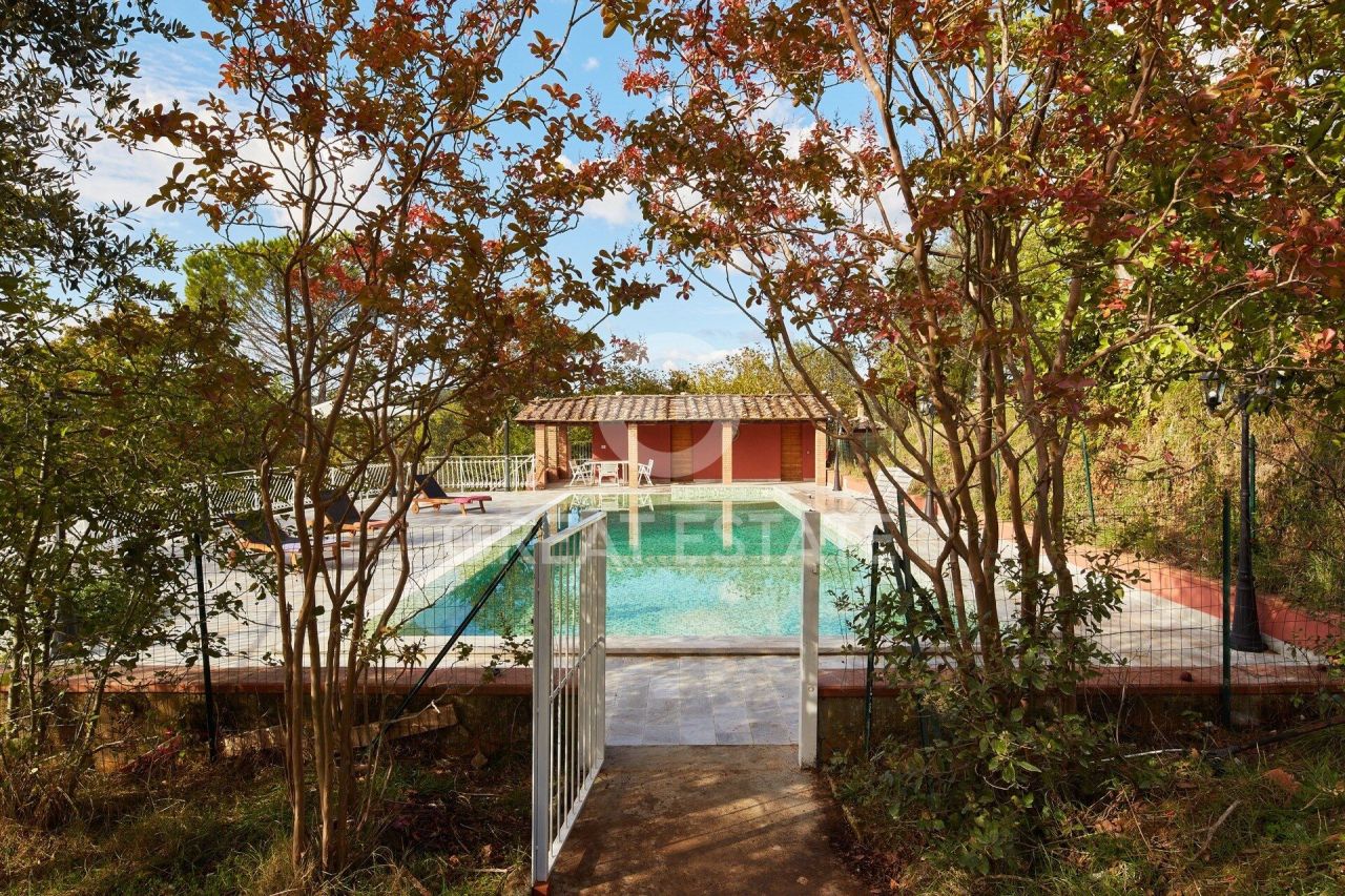 Дом Monte San Savino, Италия, 770.87 м² - фото 2