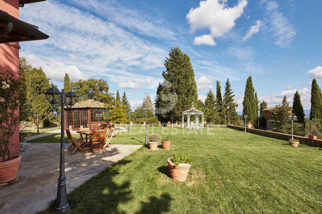 Дом Monte San Savino, Италия, 770.87 м² - фото 8