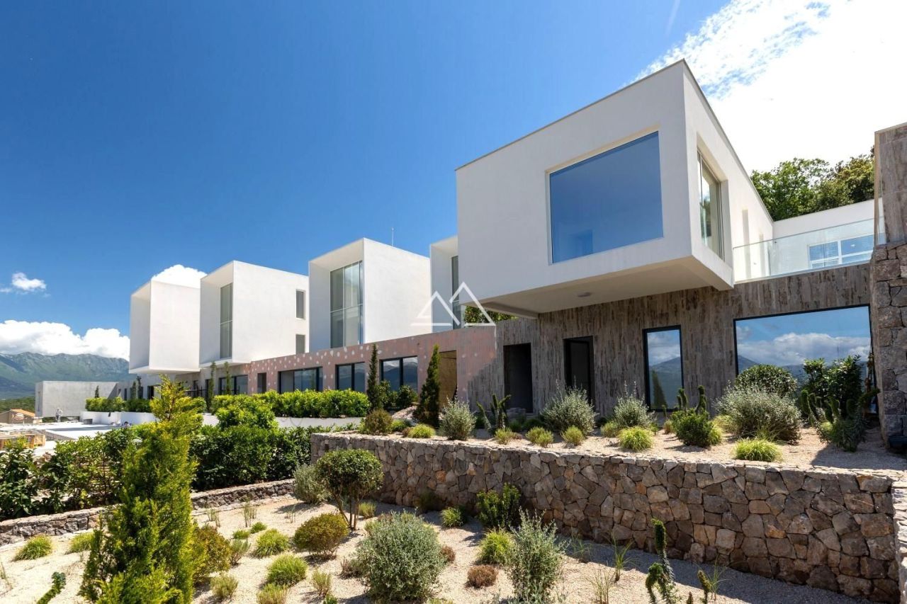 Вилла на полуострове Луштица, Черногория, 328 м² - фото 1