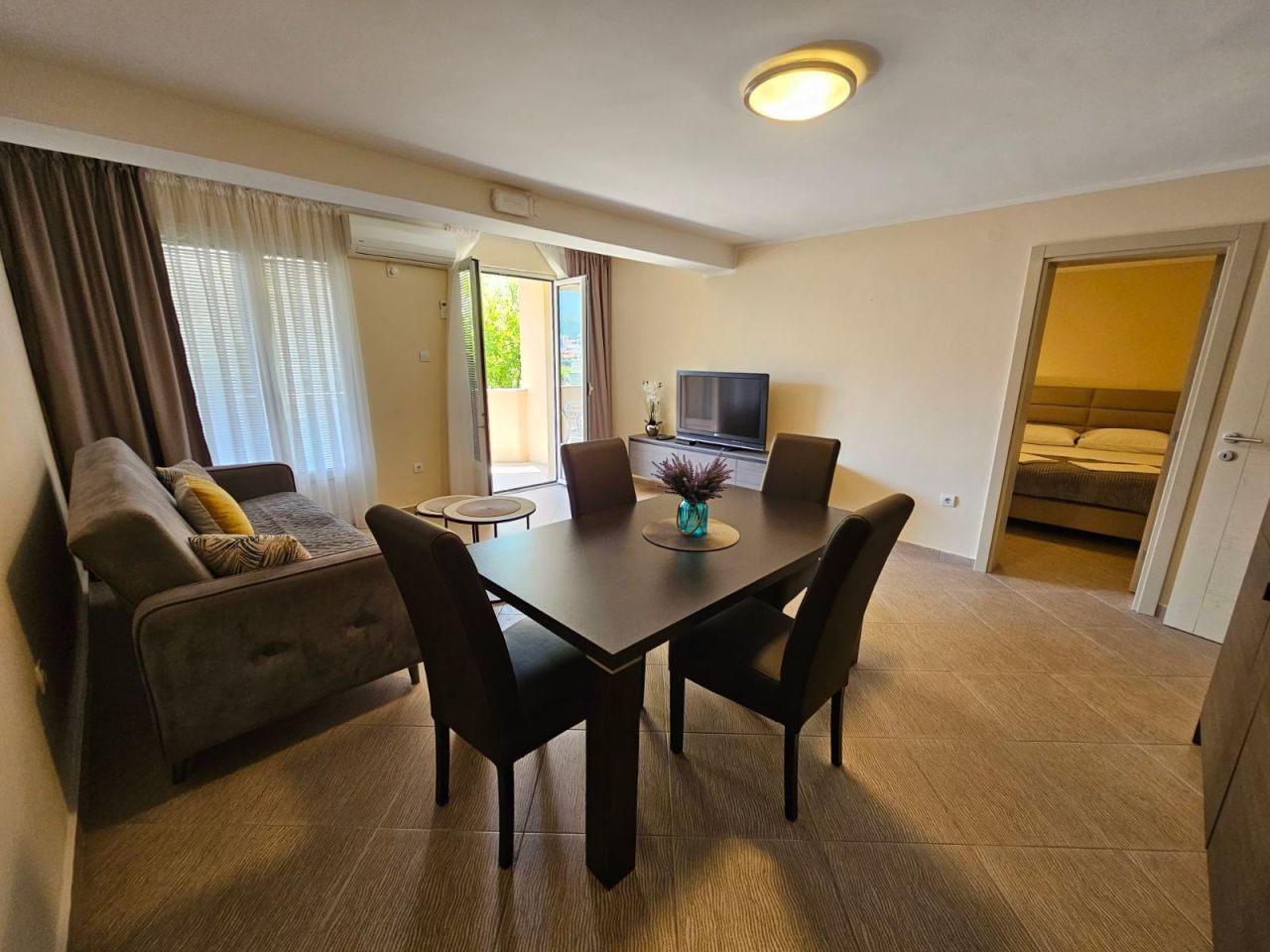 Апартаменты в Бечичи, Черногория, 55 м² - фото 1