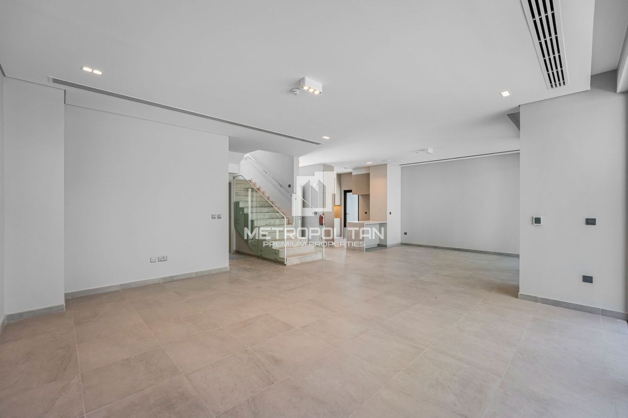 Таунхаус в Дубае, ОАЭ, 327 м² - фото 1