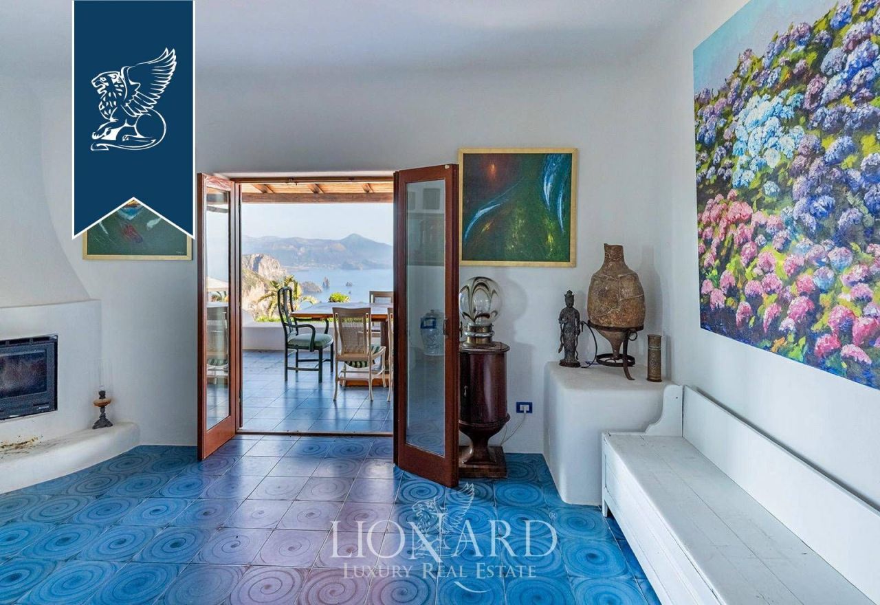 Вилла на Липари, Италия, 700 м² - фото 19
