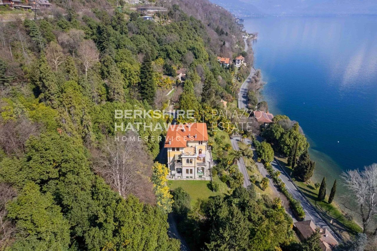 Особняк в Гиффе, Италия, 1 598 м² - фото 1