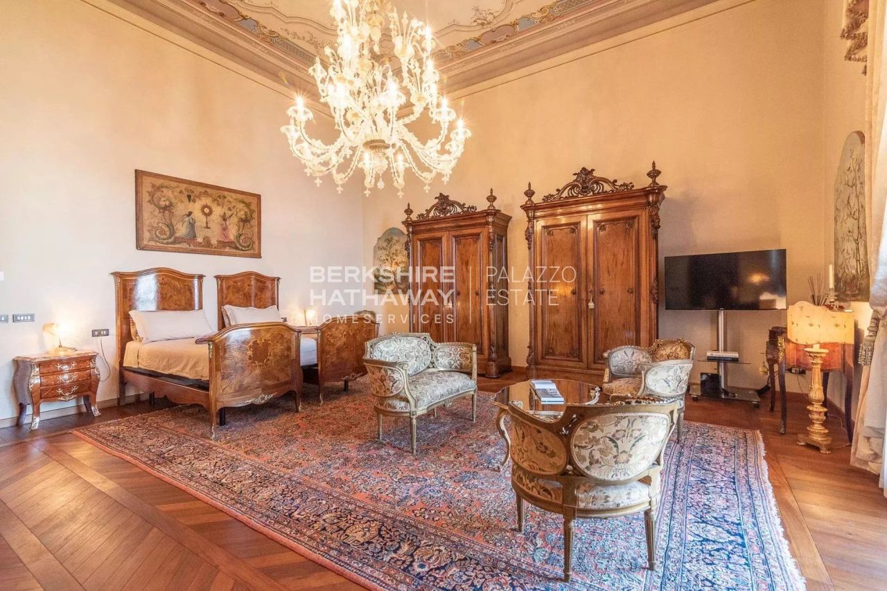 Особняк в Лезе, Италия, 1 180 м² - фото 10