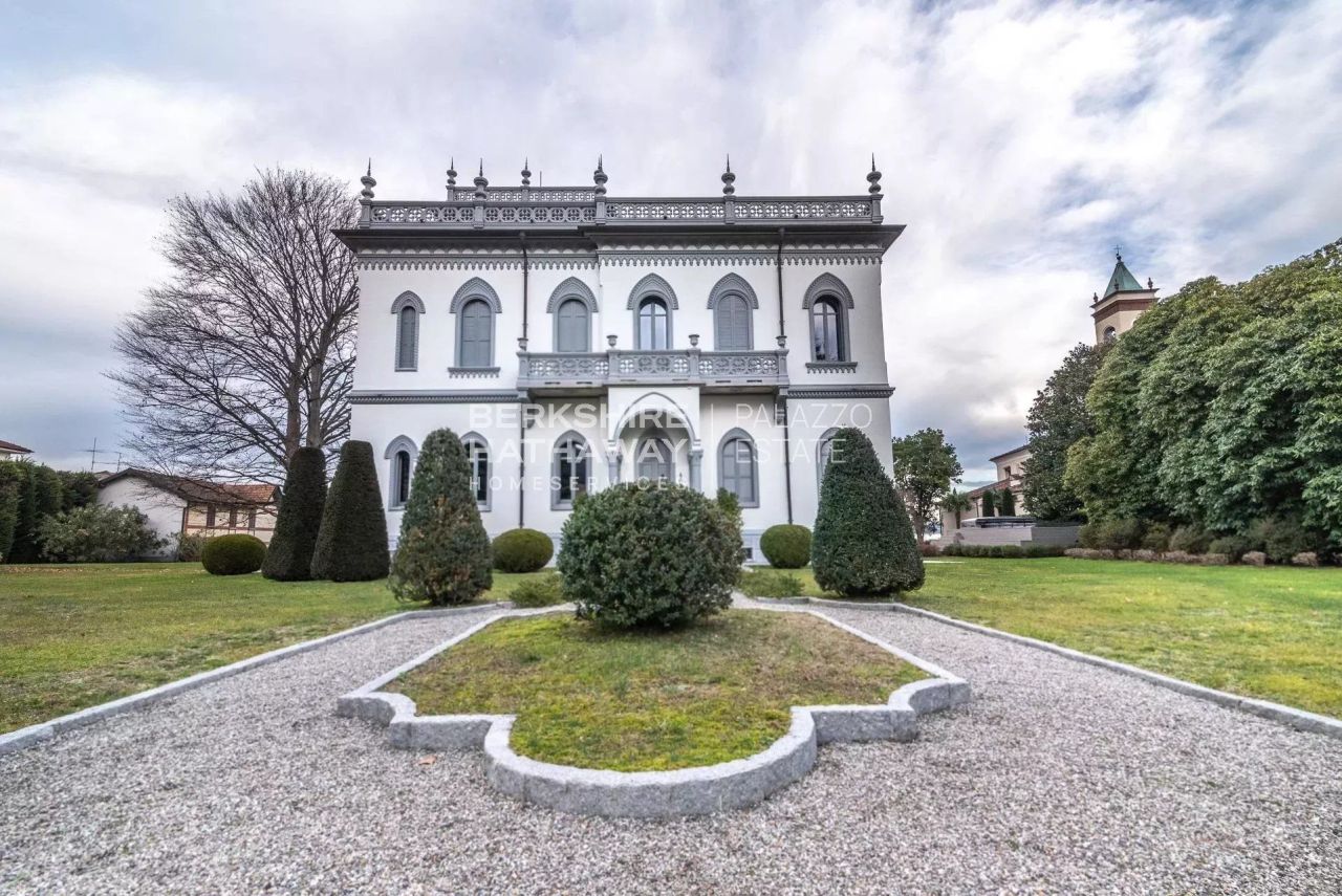 Особняк в Лезе, Италия, 1 180 м² - фото 4