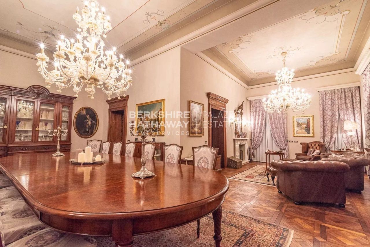 Особняк в Лезе, Италия, 1 180 м² - фото 12