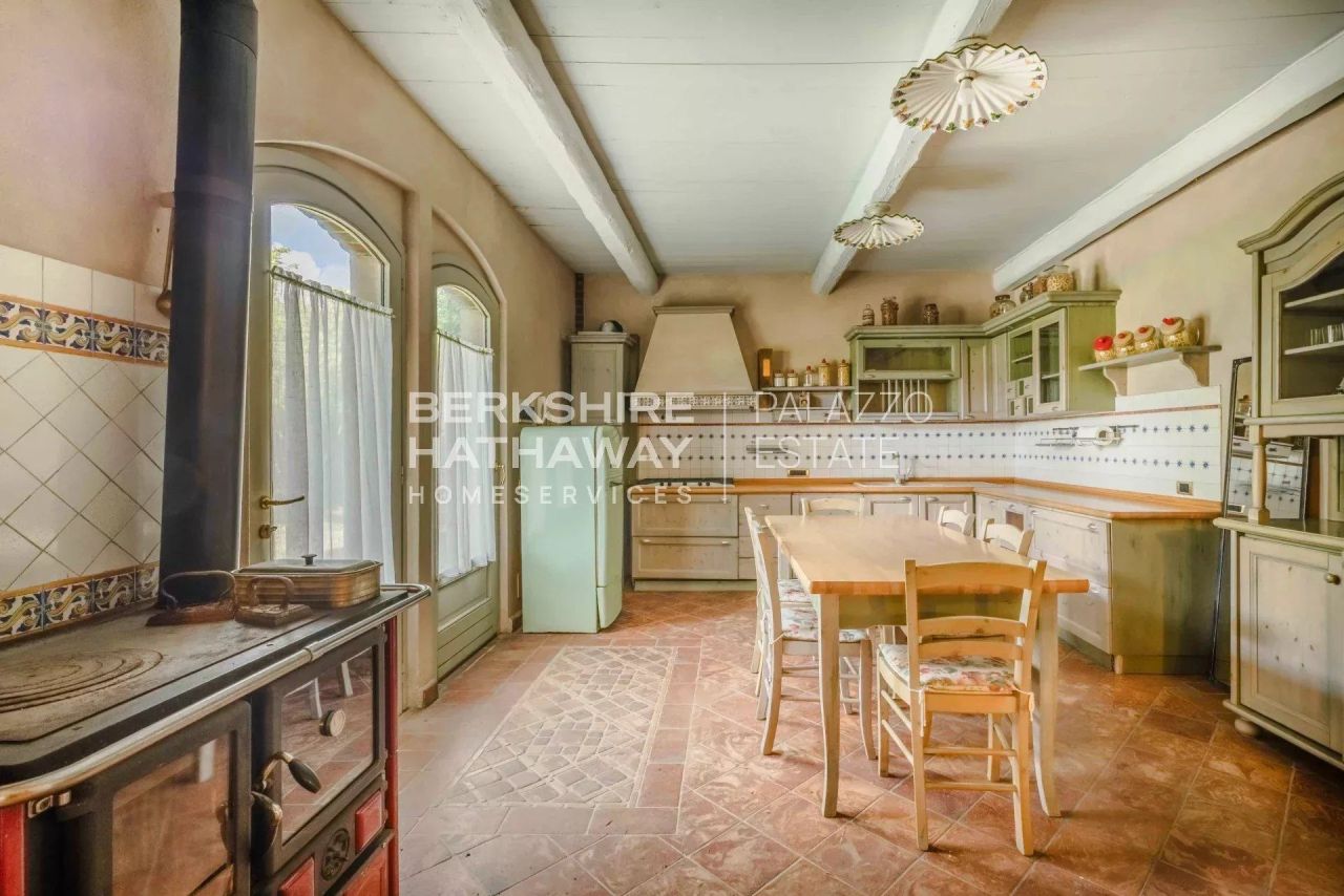 Поместье в Новаре, Италия, 1 700 м² - фото 8