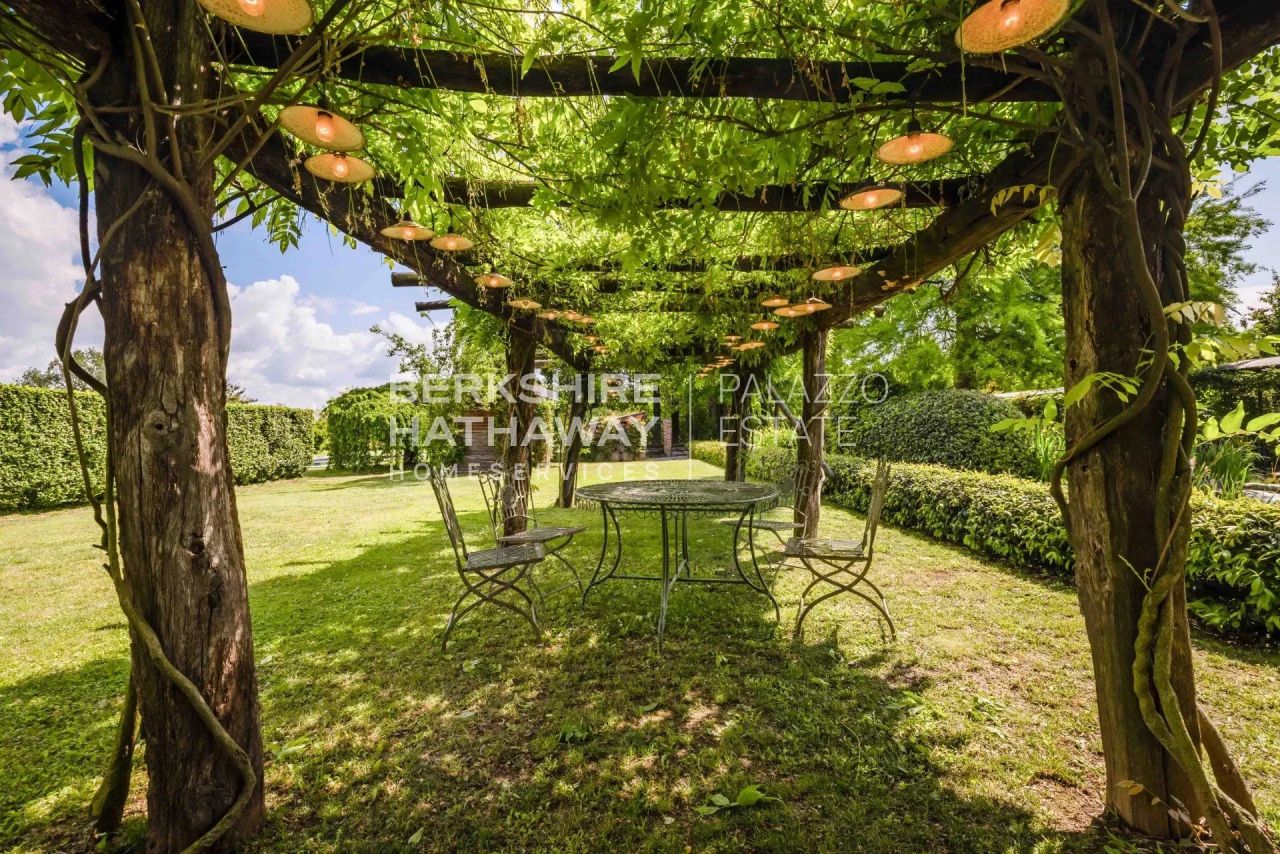 Поместье в Новаре, Италия, 1 700 м² - фото 10