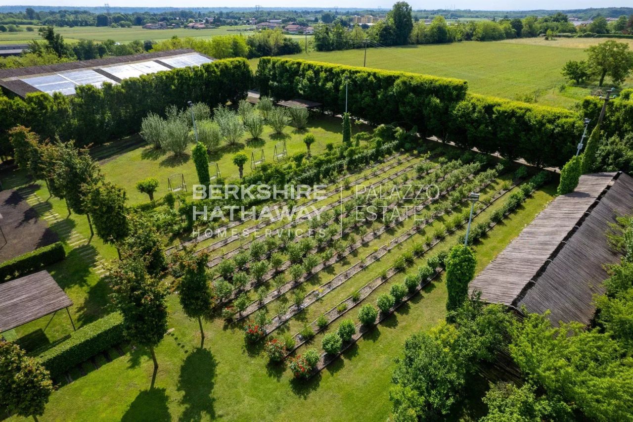 Поместье в Новаре, Италия, 1 700 м² - фото 17