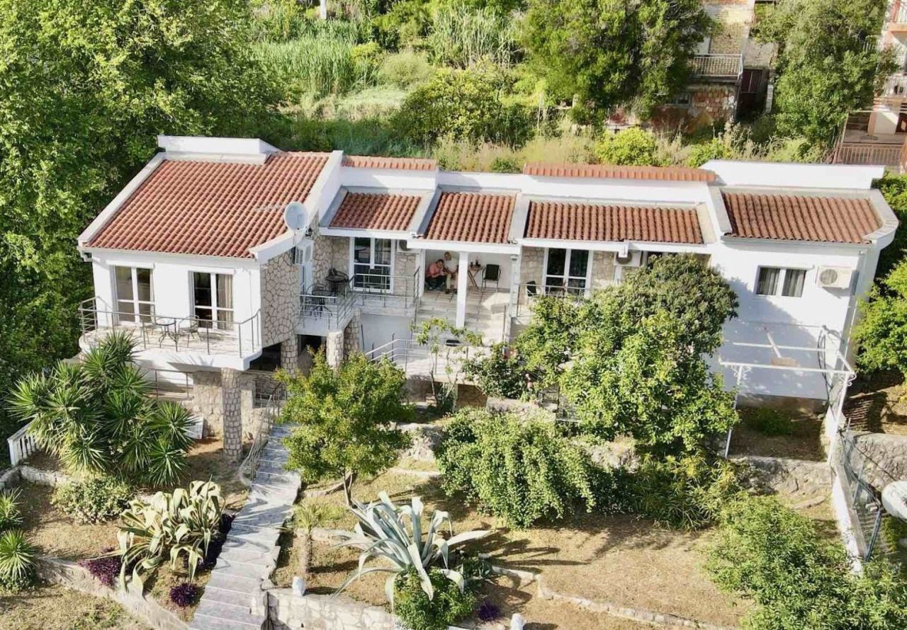 Отель, гостиница в Добра Воде, Черногория, 171 м² - фото 1