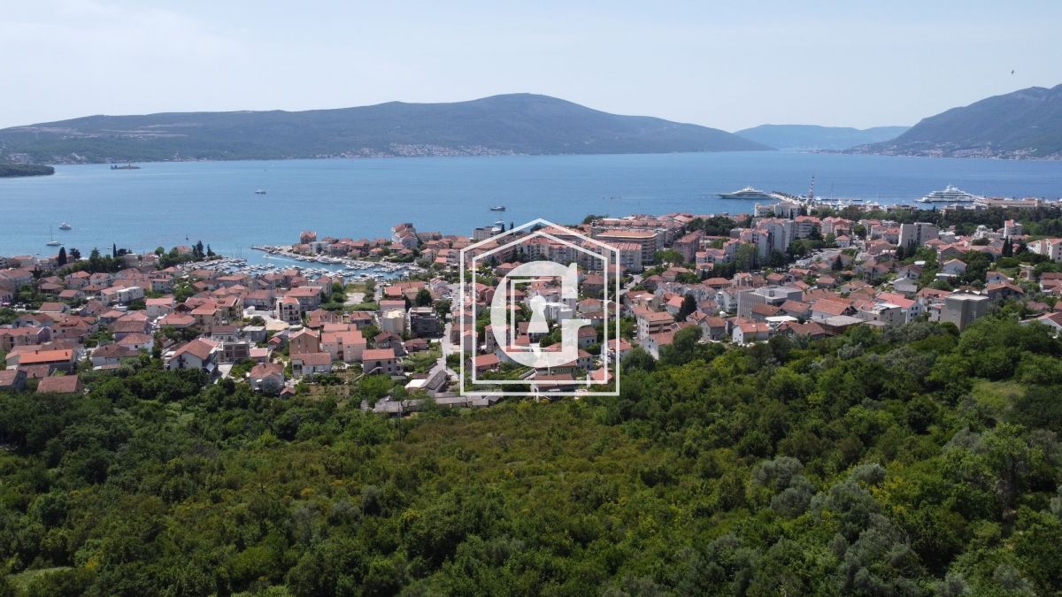 Земля в Тивате, Черногория, 1 240 м² - фото 1