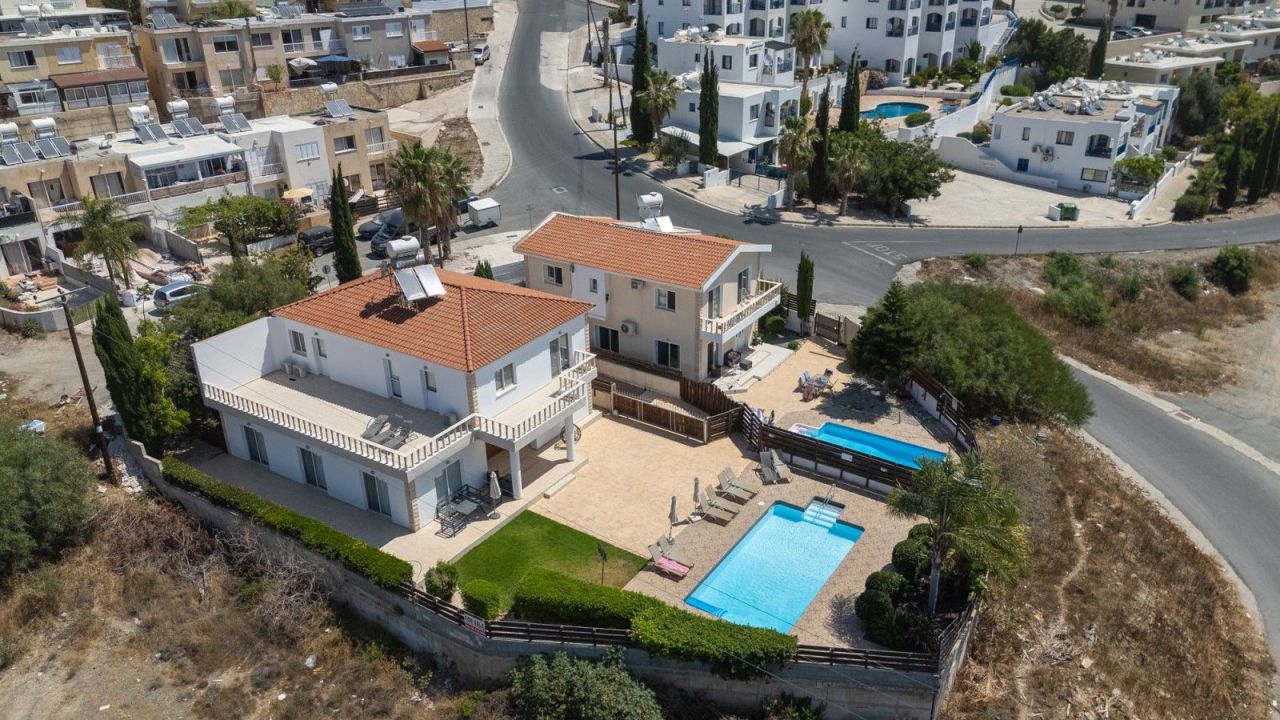 Вилла в Пафосе, Кипр, 300 м² - фото 1