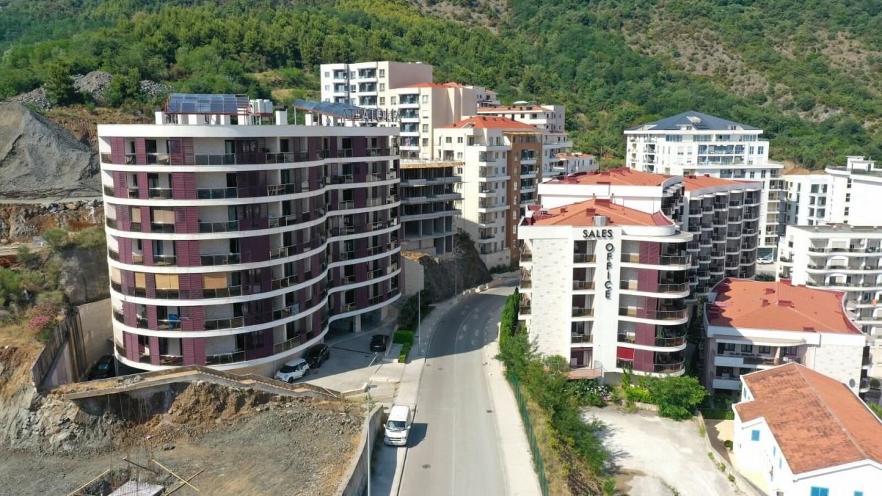 Квартира в Бечичи, Черногория, 61 м² - фото 1