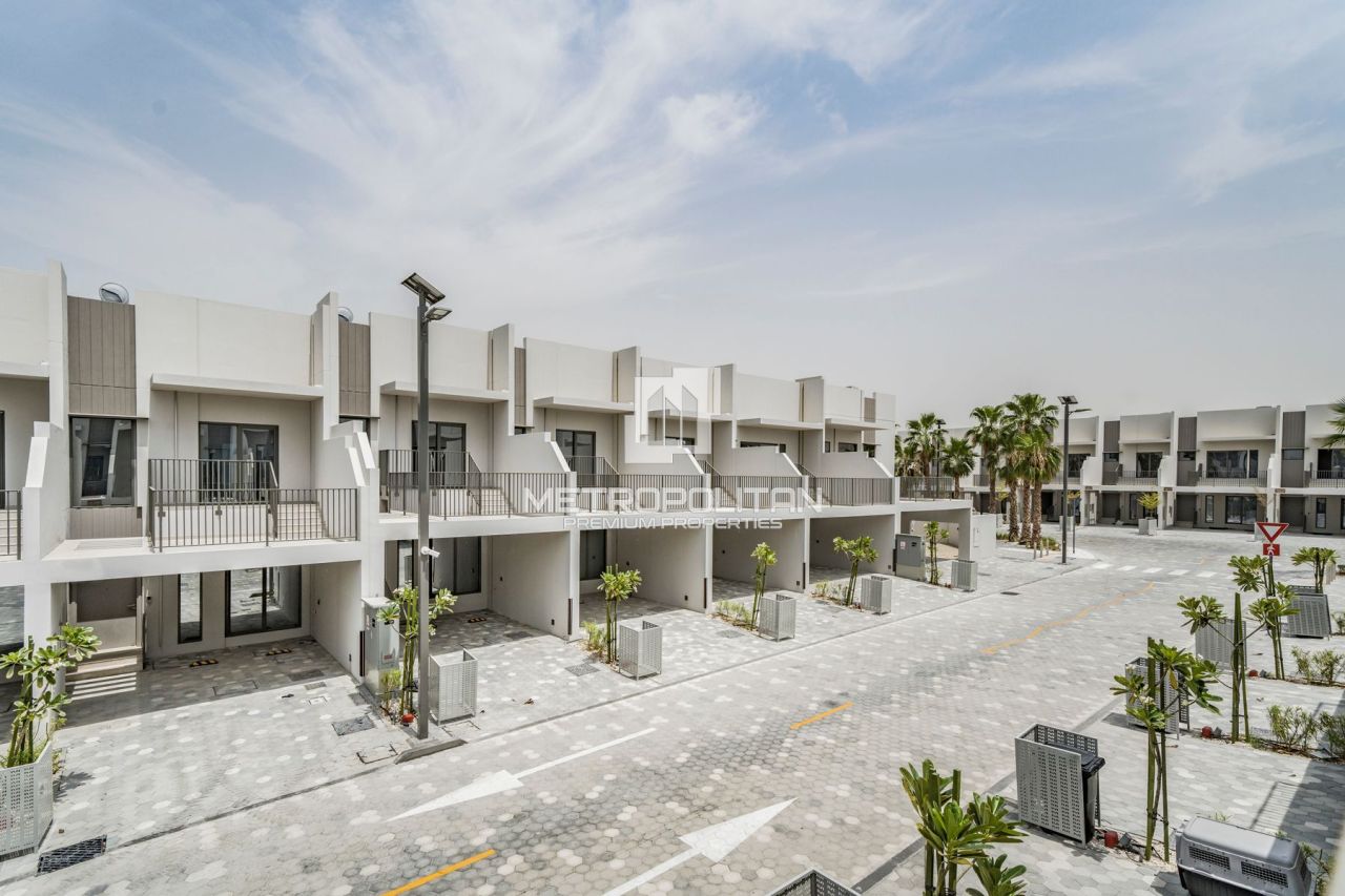 Таунхаус в Дубае, ОАЭ, 110 м² - фото 1