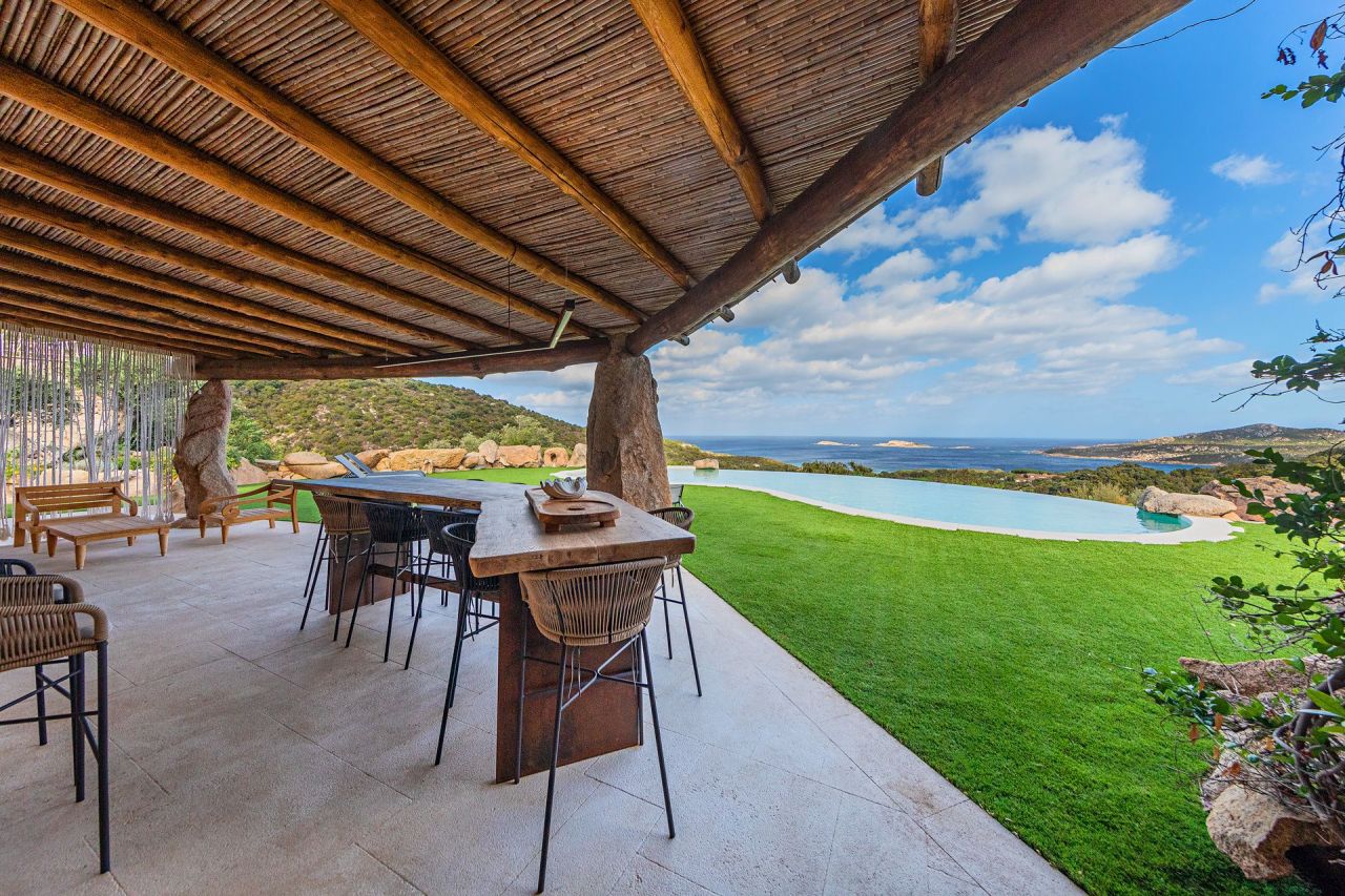 Вилла в Порто Черво, Италия, 350 м² - фото 1
