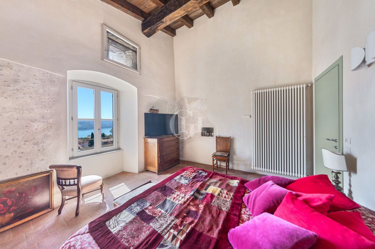 Замок у озера Изео, Италия, 700 м² - фото 14