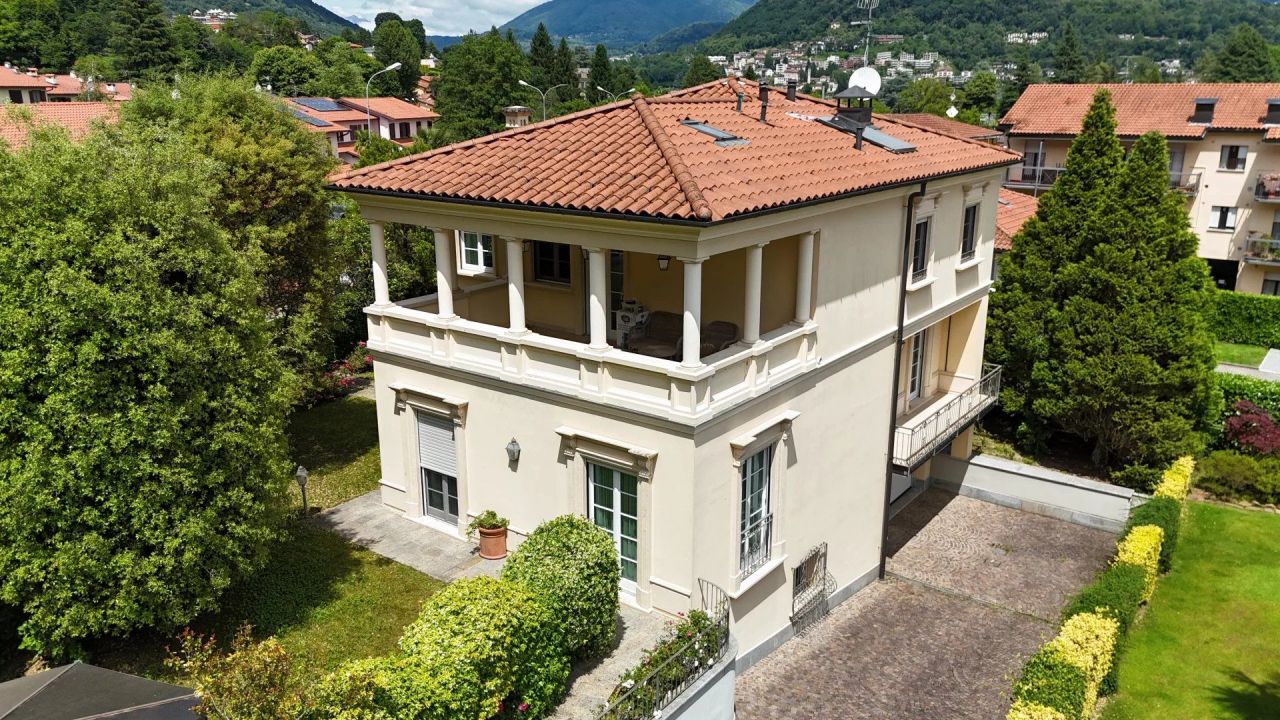 Вилла в Варесе, Италия, 350 м² - фото 1