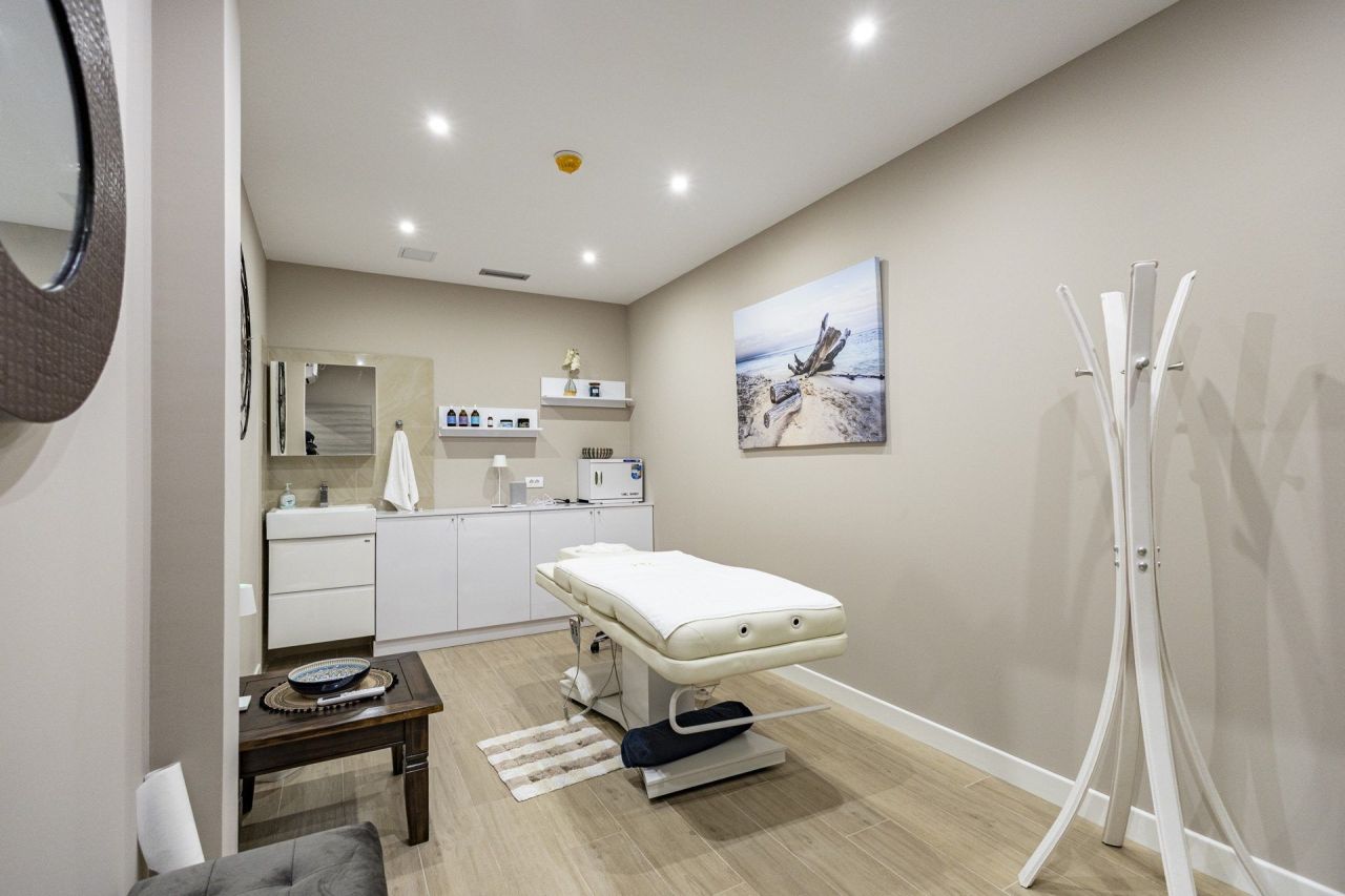 Квартира в Херцег-Нови, Черногория, 133.8 м² - фото 9