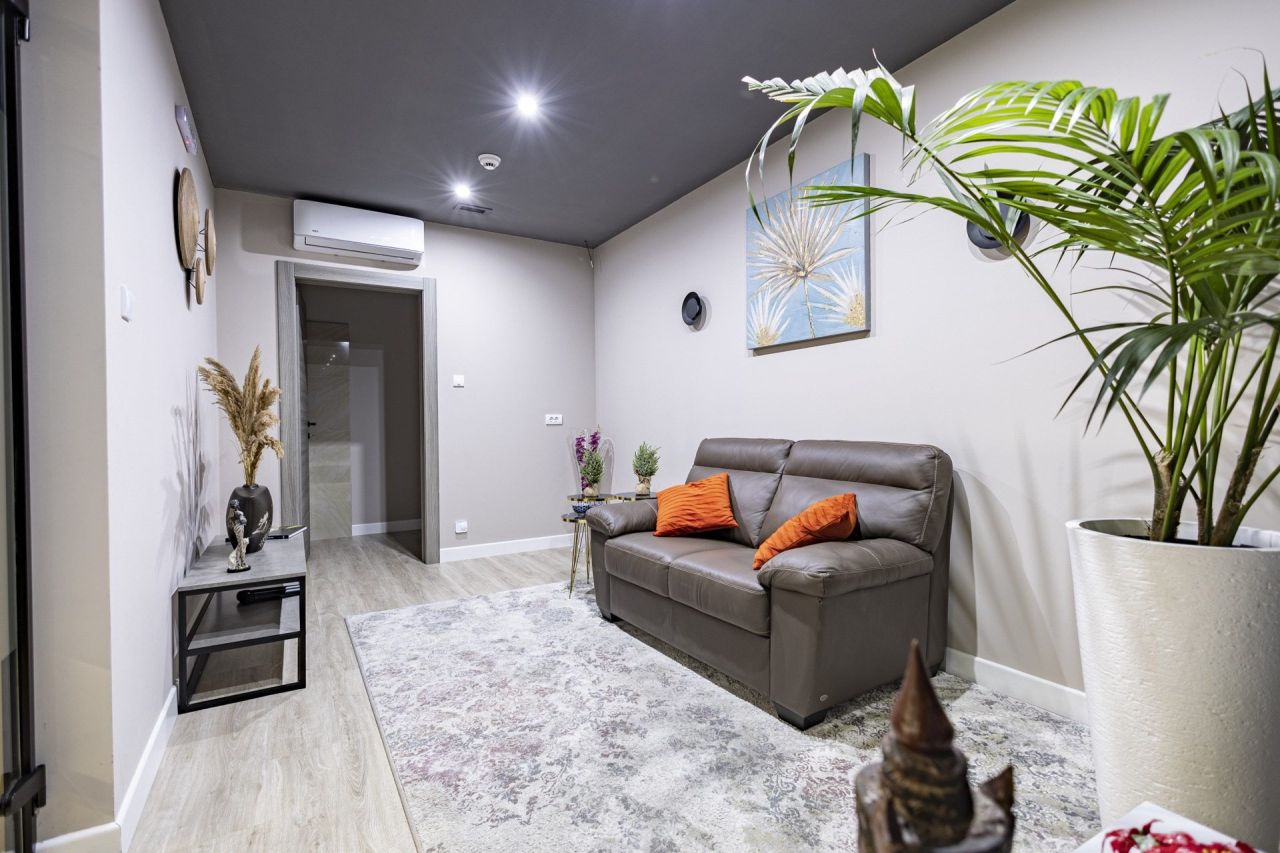 Квартира в Херцег-Нови, Черногория, 133.8 м² - фото 8