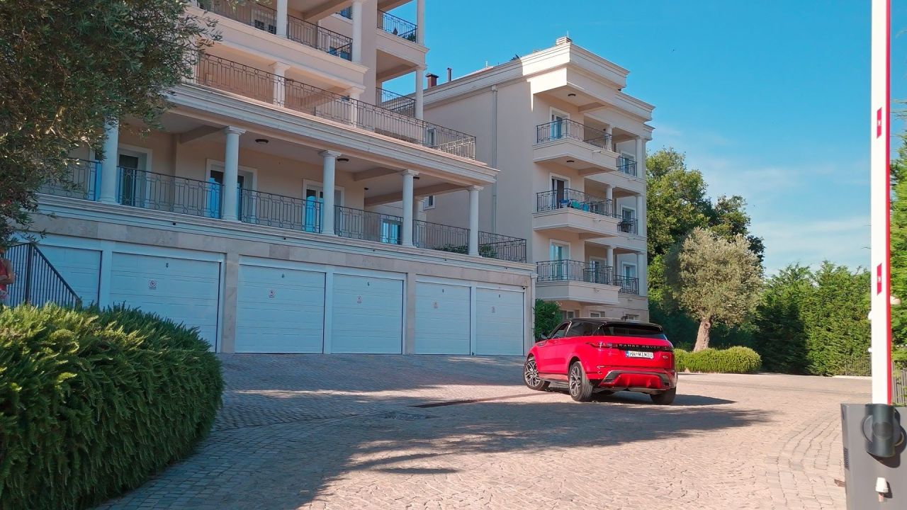 Квартира в Херцег-Нови, Черногория, 166.6 м² - фото 7