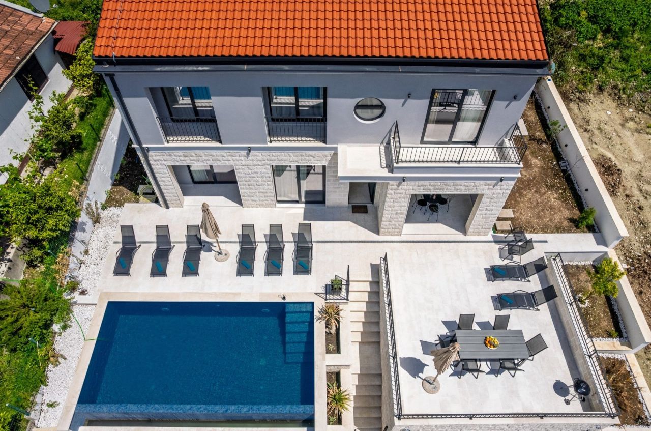 Вилла в Тивате, Черногория, 250 м² - фото 5