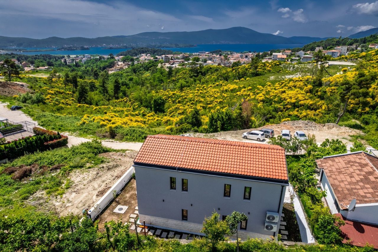 Вилла в Тивате, Черногория, 250 м² - фото 6