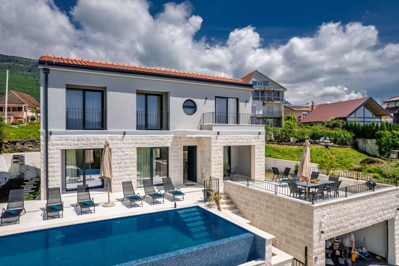 Вилла в Тивате, Черногория, 250 м² - фото 7