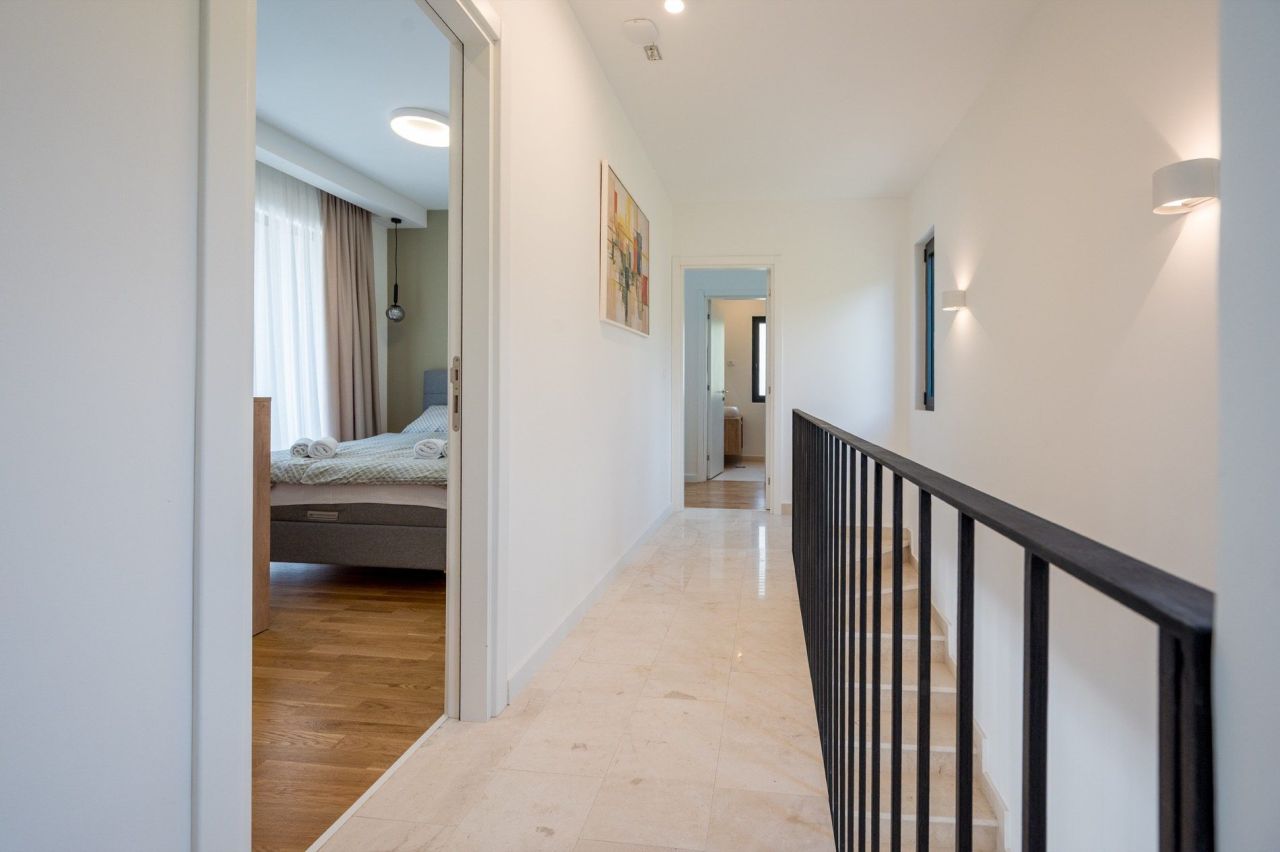 Вилла в Тивате, Черногория, 250 м² - фото 10