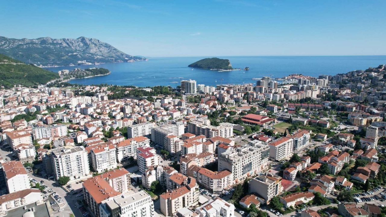 Земля в Будве, Черногория, 6 800 м² - фото 1