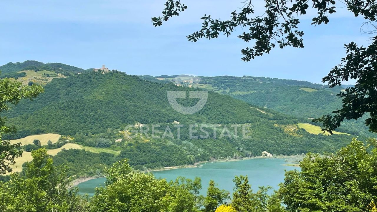 Дом в Губбио, Италия, 388.6 м² - фото 2