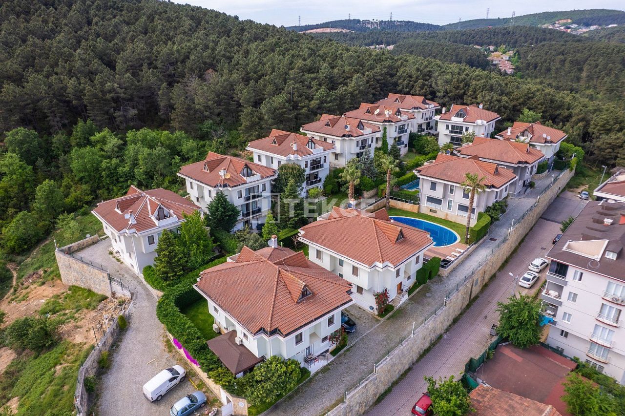 Вилла в Чекмекёе, Турция, 480 м² - фото 1