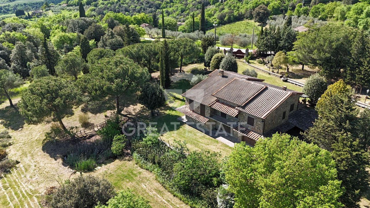 Дом в Синалунге, Италия, 375 м² - фото 1