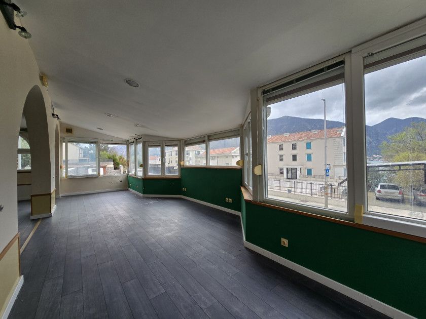 Офис в Доброте, Черногория, 268 м² - фото 5