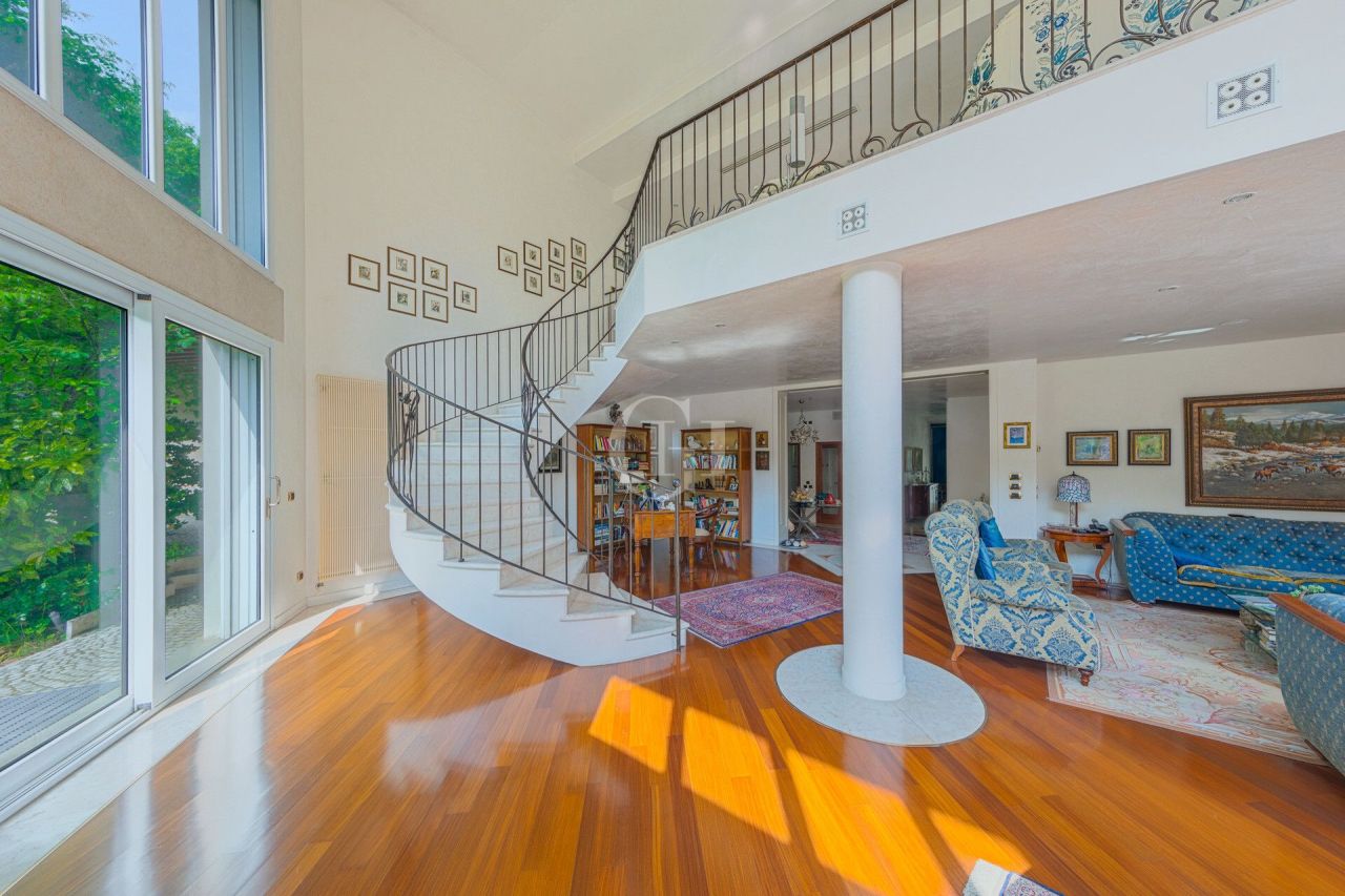 Вилла у озера Изео, Италия, 562 м² - фото 9