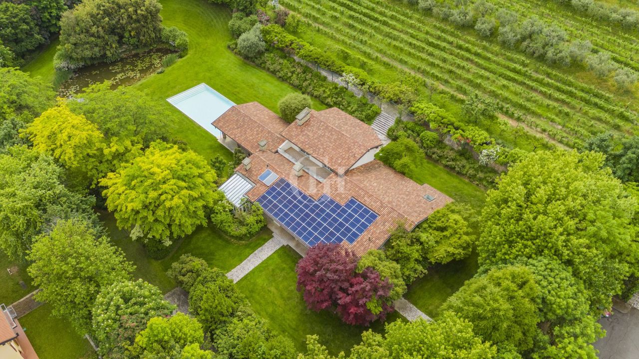 Вилла у озера Изео, Италия, 562 м² - фото 5