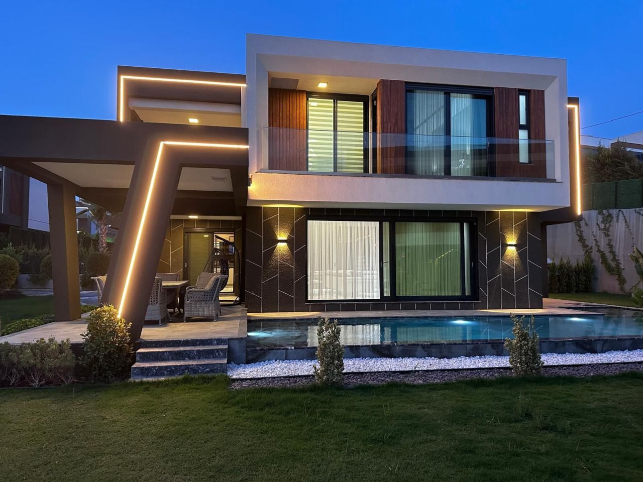 Вилла в Кушадасы, Турция, 375 м² - фото 1