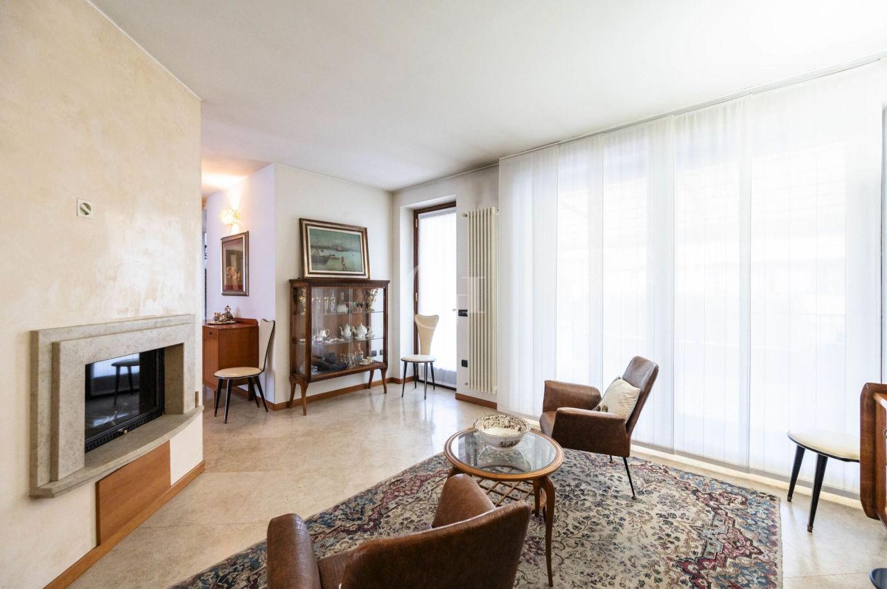 Вилла у озера Изео, Италия, 400 м² - фото 9