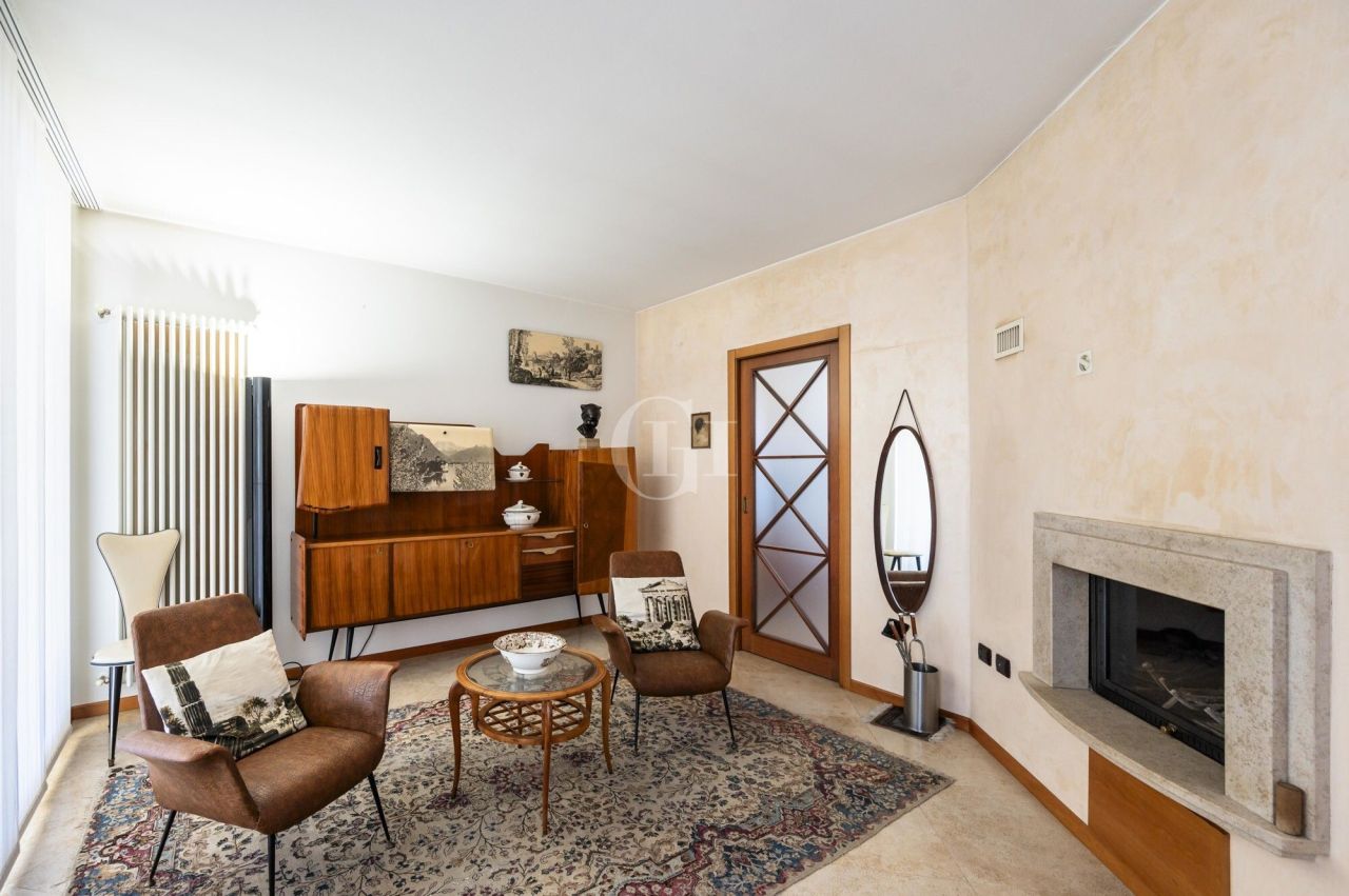 Вилла у озера Изео, Италия, 400 м² - фото 8