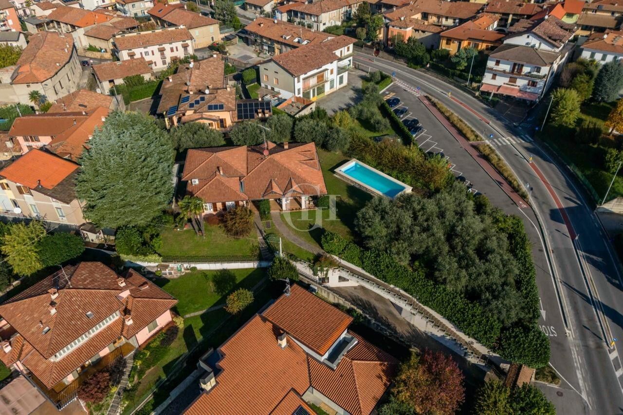 Вилла у озера Изео, Италия, 230 м² - фото 2